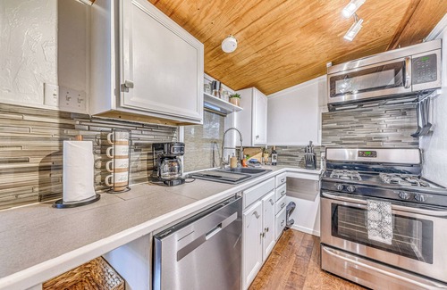 Ruidoso Cottage | Ruidoso Home w/Loft & Private Hot Tub