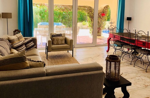 Mato Serrao Villa | Ruim comfortabel huis met zwembad, zeezicht, privacy en toch vlakbij het strand.