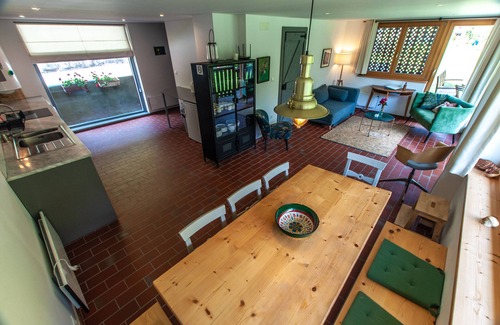 Bohinj Apartment | Ruim en Comfortabel Appartement met Prachtig Uitzicht op Speelweide en Beekje