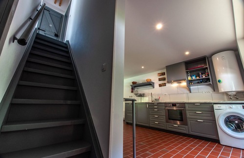 Bohinj Apartment | Ruim en Comfortabel Appartement met Prachtig Uitzicht op Speelweide en Beekje