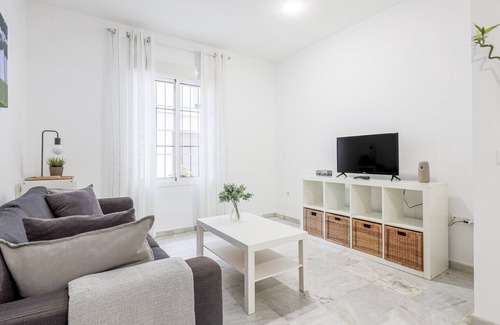 San Julian Apartment | Ruiz Gijón Elegant and modern in the most authentic Seville