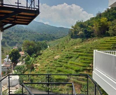 Bandung House | Rumah Kina Putih