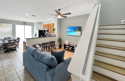 Crestwynd Bay House | Rumi Vacation Stays- Just 2 miles from Disney .