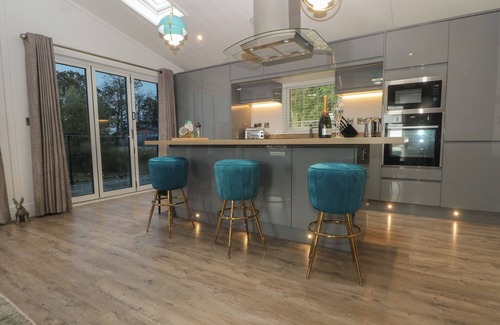 Knott End-on-Sea Cottage | RUPERTS RETREAT, family friendly, with hot tub in Garstang