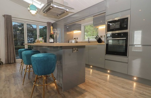 Knott End-on-Sea Cottage | RUPERTS RETREAT, family friendly, with hot tub in Garstang