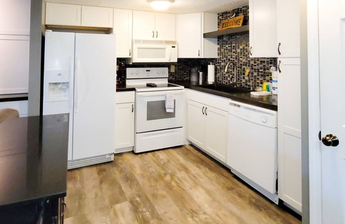 Sevierville Condo | Rural condo w/wood fireplace, outdoor pool, grill area, free attraction tickets