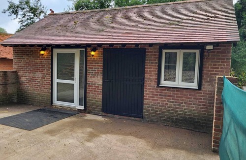 Padworth Apartment | Rural Cottage| Stunning Views| with Free Parking| Quiet