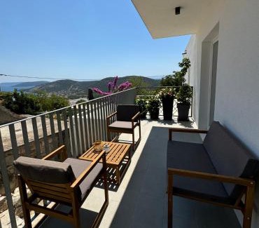 Vinisce House | Rural home Basin dvor with jacuzzi