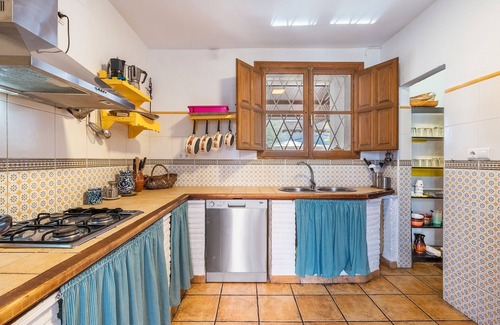 Durcal House | Rural House 'Cortijo El Almimbral' with Mountain Views, Private Pool and Wi-Fi