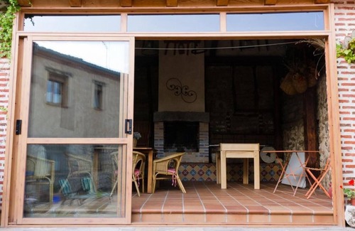 Otero de Herreros House | Rural House 'La Chatarrería De Ferreros' with Mountain View, Private Terrace and Wi-Fi