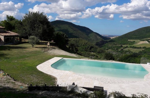 Genga Villa | Rural Marche villa nestled in the hills, with private pool, sea view