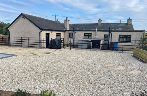 Newry House | Rural retreat (Family friendly/pet friendly)close to seaside and Mountains.