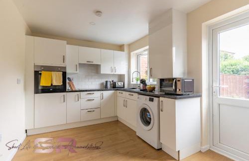 Yeading House | Rush House by SR Short Lets & Serviced Accommodation Heathrow Windsor - Perfect for Monthly Stay Relocation & Business Contractors Big Groups