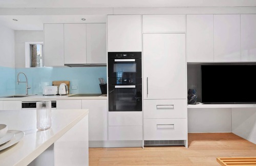 Kings Cross Apartment | Rushcutters Bay Retreat with Balcony - New Listing