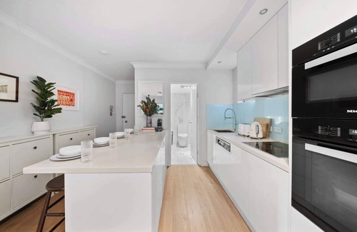 Kings Cross Apartment | Rushcutters Bay Retreat with Balcony - New Listing