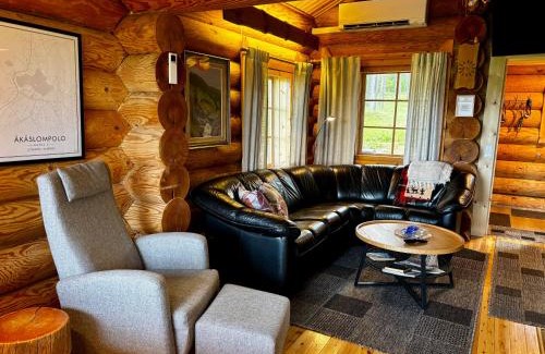 Akaslompolo Ski Chalet | Ruska 2, Ylläs, Äkäslompolo, Lapland - Log Cabin with Lake and Fell Scenery