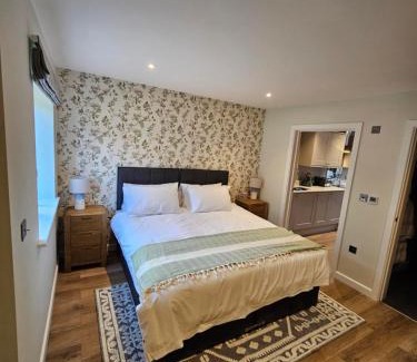 Woodbridge Apartment | Russet Suite - The Apple Barn