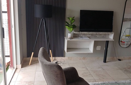 Rustenburg Apartment | Rustenburg Cozy Apartment With Private Entrance & BBQ