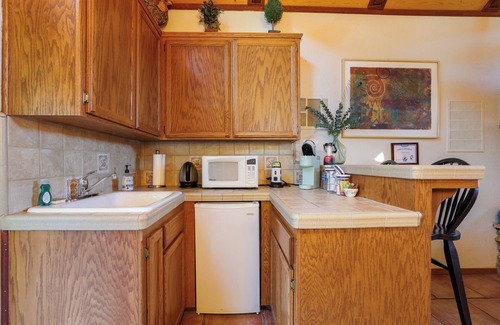 Paso Robles House | Rustic 1BD Retreat on Vineyard Drive, Wine Country Views & Privacy