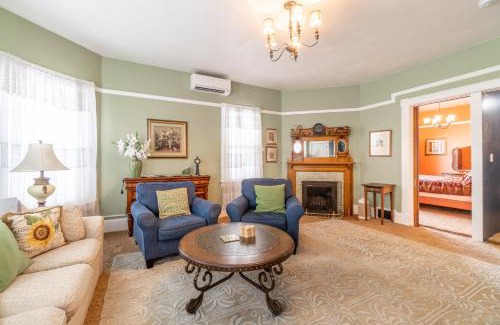Downtown Reno Apartment | Rustic 2-Bedroom walking distance to Downtown