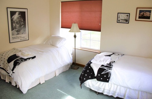 Sedro-Woolley Other | Rustic 3 Bedroom Loft with Views of Surrounding Countryside for Up to 10 People