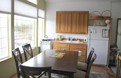 Sedro-Woolley Other | Rustic 3 Bedroom Loft with Views of Surrounding Countryside for Up to 10 People