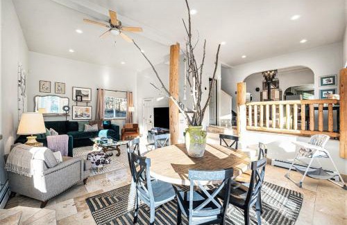 Bailey House | Rustic 4br Cabin W Hot Tub & Patio