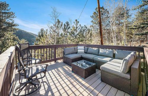 Bailey House | Rustic 4br Cabin W Hot Tub & Patio