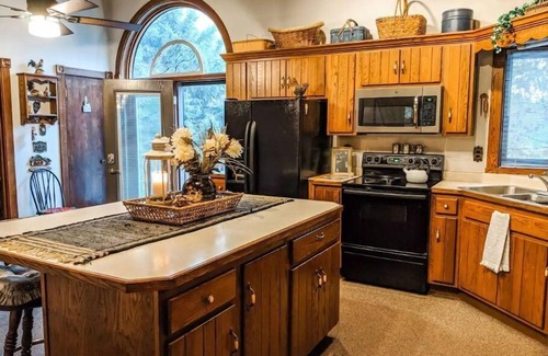 Decorah House | Rustic Acres Cabin & Springs