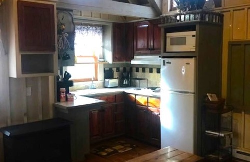 Cleveland Cabin | Rustic Cabin minutes From Table Rock State Park