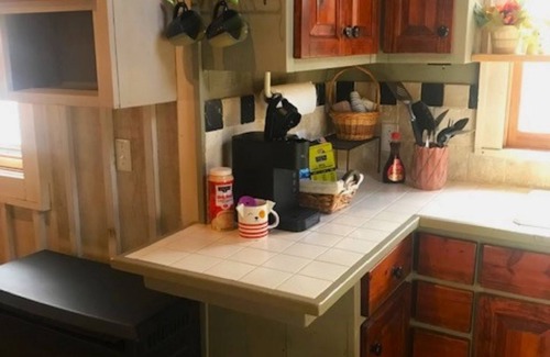 Cleveland Cabin | Rustic Cabin minutes From Table Rock State Park