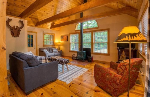 Conway Cabin | Rustic Cabin near Conway Village