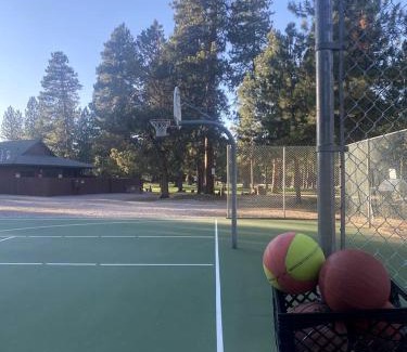 Sisters House | Rustic Cabin Rental near Hoodoo Ski Area and the Deschutes River in Sisters, Oregon