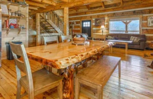 Newport Cabin | Rustic Charm in the Great Smoky Mtns