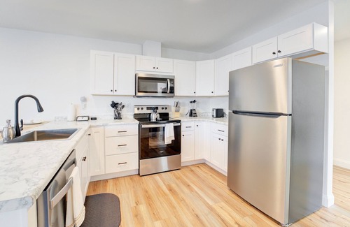 Auburn Apartment | Rustic Charm Meets Modern Luxury: Stylish 2BR, 1BA Apartment