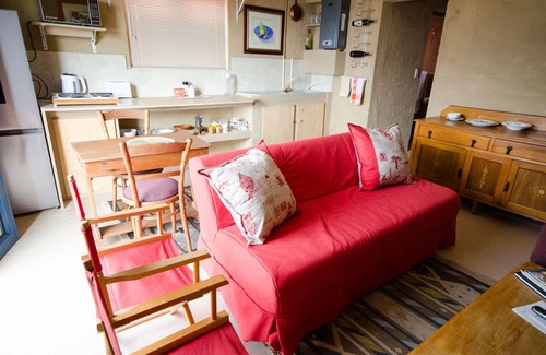 Gordon's Bay Apartment | Rustic Cosy Getaway with a View