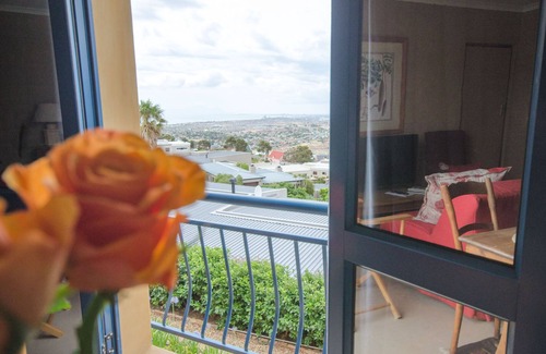 Gordon's Bay Apartment | Rustic Cosy Getaway with a View