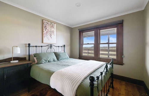 Hallston Cabin | Rustic country lodge with spectacular fire pit and nearby hiking trails