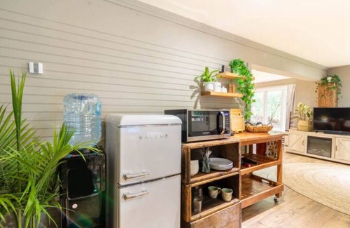 Rogers Apartment | Rustic Farmette Studio with Hot Tub & Pool