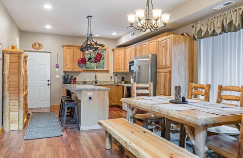 Meadow View Heights Cottage | Rustic Forest Retreat