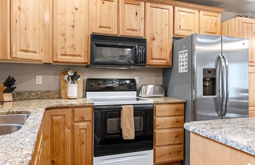 Meadow View Heights Cottage | Rustic Forest Retreat