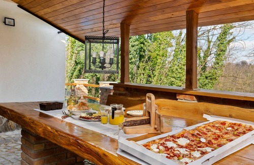 Donja Stubica House | Rustic Holiday Home in Donja Stubica with Terrace