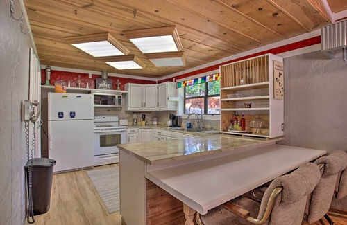 Custer County House | Rustic Home w/Patio, 1 Mi to Sunset Beach!