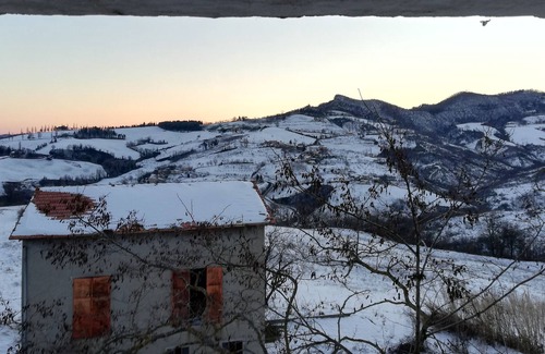 Monte San Pietro House | Rustic house surrounded by greenery - Saltapicchio