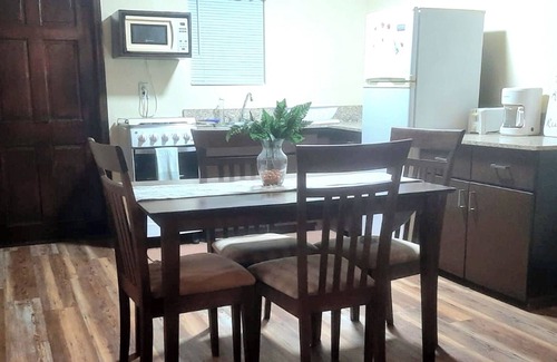 Calabash Bight House | Rustic Island charm on the East End of Roatan where history abounds