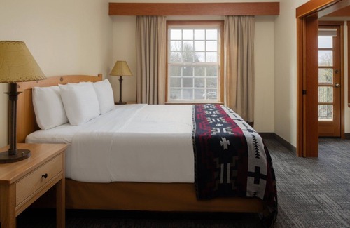 Vancouver Hotel | Rustic Lodge Room w/Balcony, On-site Restaurant & Scenic Atmosphere