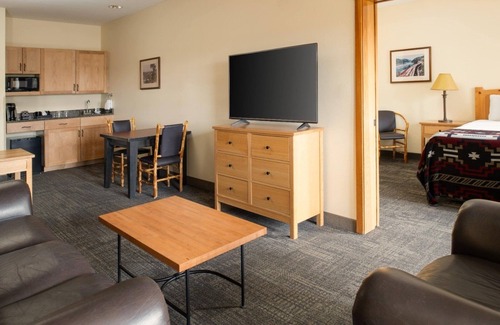 Vancouver Hotel | Rustic Lodge Room w/Balcony, On-site Restaurant & Scenic Atmosphere