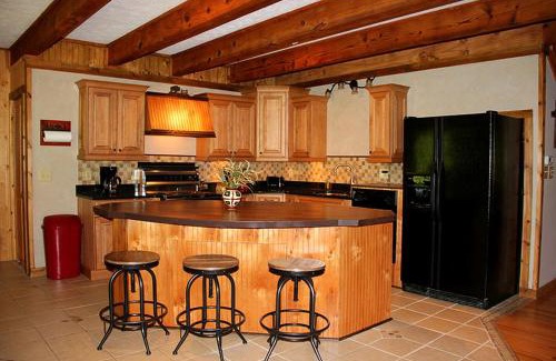 Clyde House | Rustic Log Cabin Rental with a Hot Tub near Asheville, North Carolina