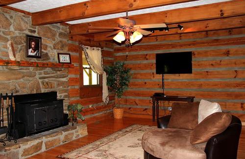 Clyde House | Rustic Log Cabin Rental with a Hot Tub near Asheville, North Carolina