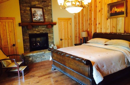 Lakeside Cabin | Rustic Luxurious Lodge in Arizona's White Mountains